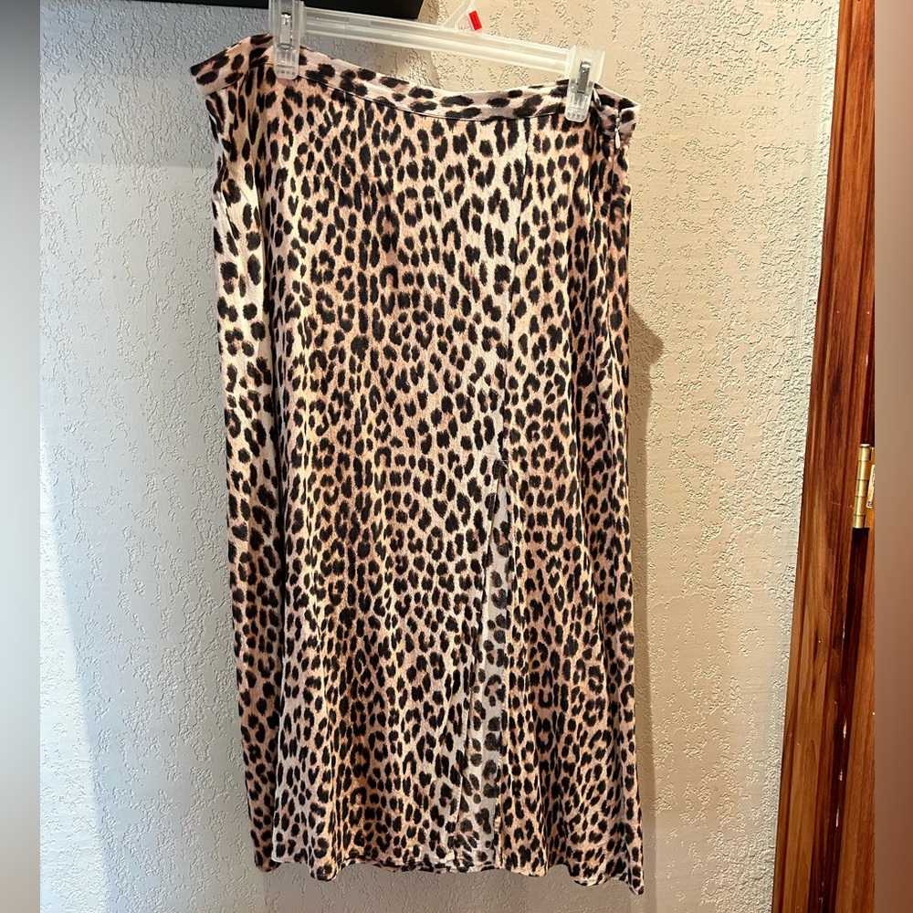 MUST GO! Skirt with Slit